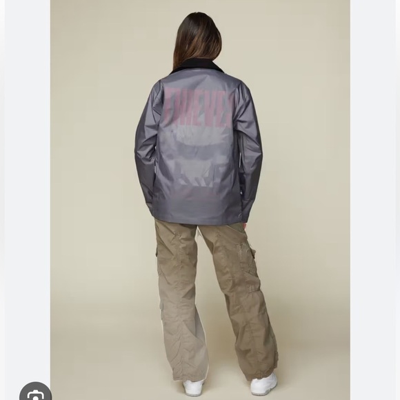 NWT 100 Thieves x Jujutsu Kaisen Gray Black Jacket size XXL Unisex - Picture 3 of 12